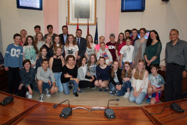 27 alumnos de la ciudad de Ås (Noruega), son recibidos por el Alcalde de Alcantarilla