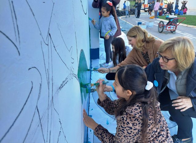Estudiantes de Alcantarilla pintan murales en el Parque de Educación Vial por el Día de los Derechos de la Infancia
