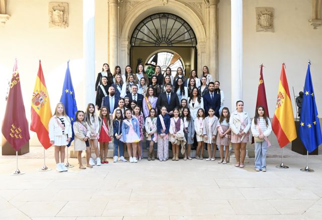 López Miras destaca 'los valores de generosidad, honestidad e ilusión' de las Fiestas de Mayo de Alcantarilla