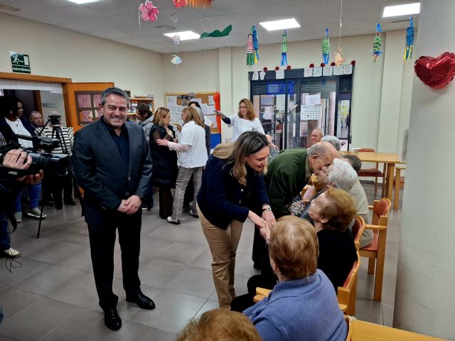 El Centro de Estancias Diurnas Pedro Hernández Caballero estrena sala multisensorial dotada con las últimas tecnologías