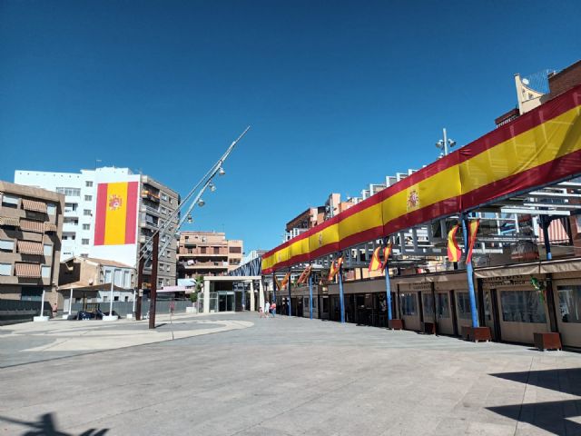 El alcalde dicta un Bando para que los alcantarilleros engalanen sus balcones con la bandera de España 2024